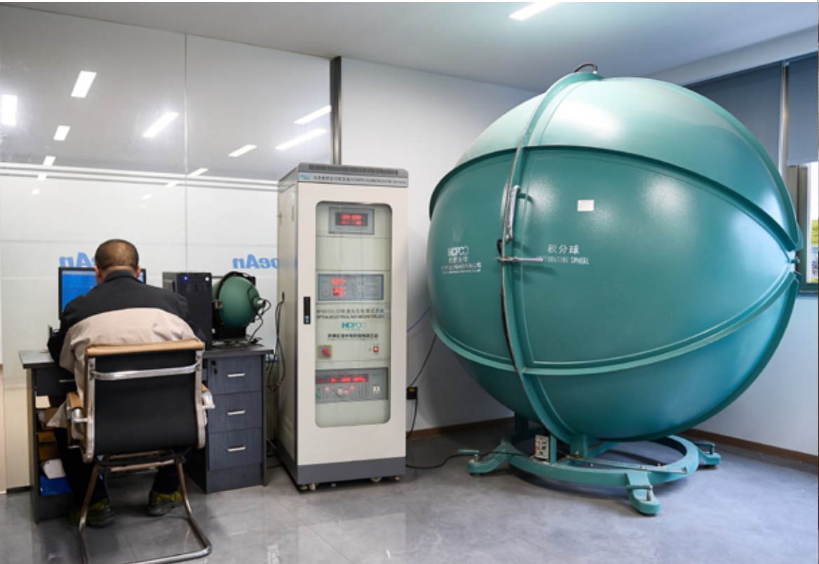 Optical testing laboratory with integrating sphere